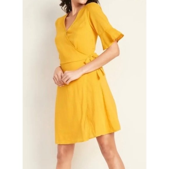 Old Navy Dresses & Skirts - Old Navy short sleeve true wrap dress size Large knee length yellow (G9)